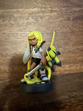 Nintendo Splatoon Inkling Girl Yellow Amiibo
